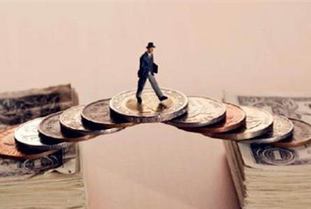 美联储降息预期与美委冲突推高金价，黄金市场前景分析